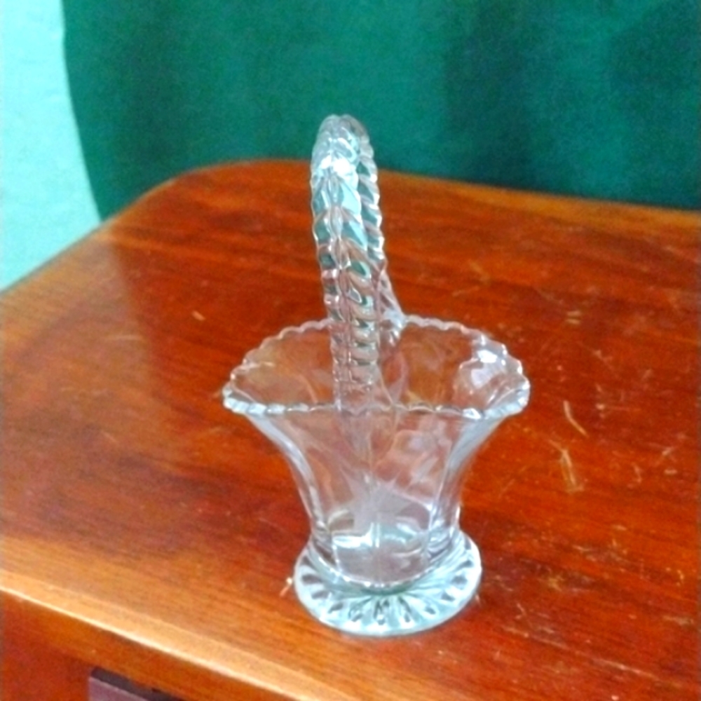Small glass basket with etched design